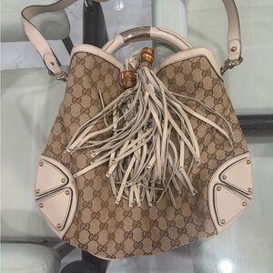 Gucci Beige and Cream Shoulder Bag